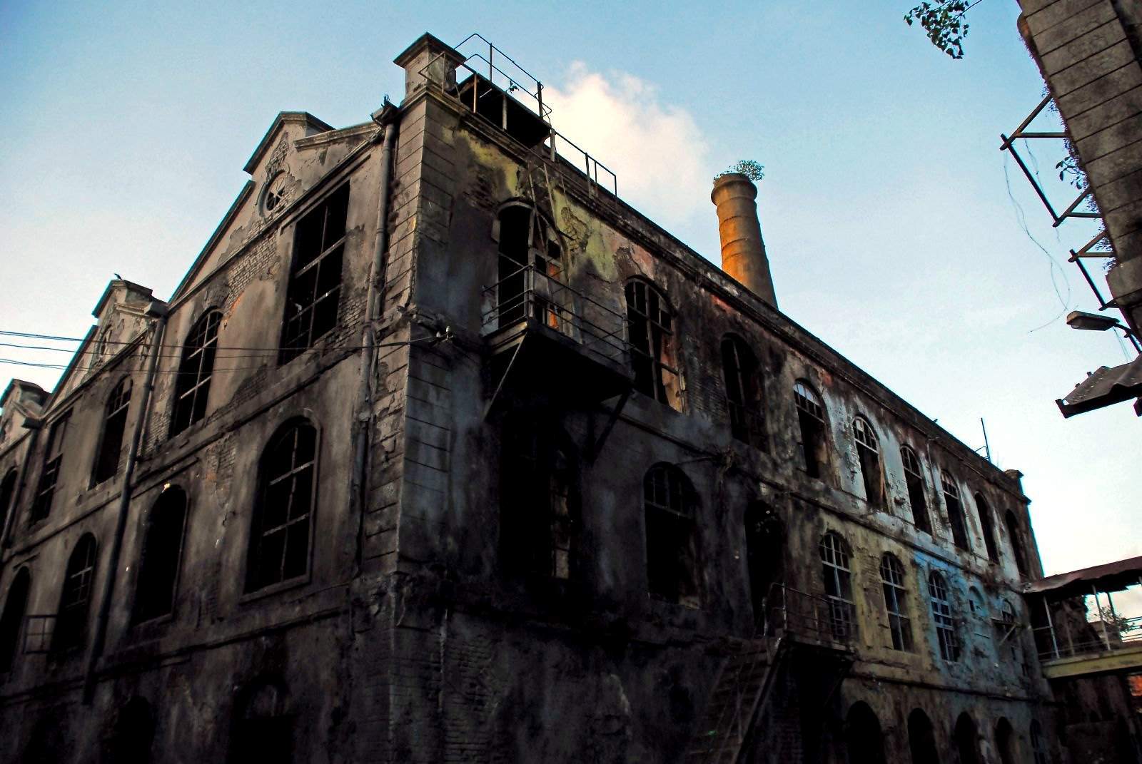 Mukesh Mills – The terrifying story behind the abandoned 19th-century textile mills in Mumbai 2
