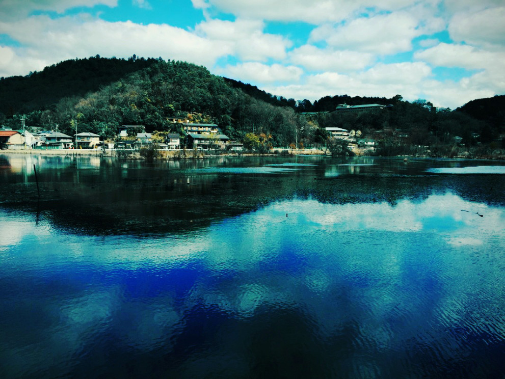 Chladný příběh rybníka Midoro v Kita-ku, Kjóto, Japonsko 6