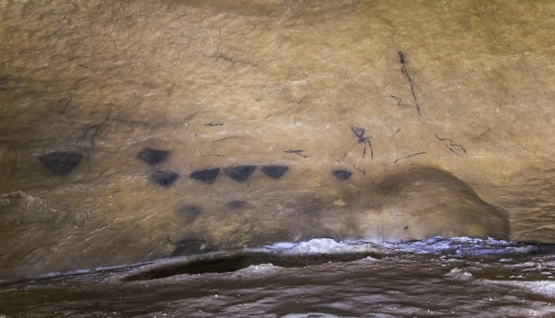 Uppsättning geometriska tecken som användes runt om i världen för 40,000 1 år sedan – forskare avslöjade XNUMX