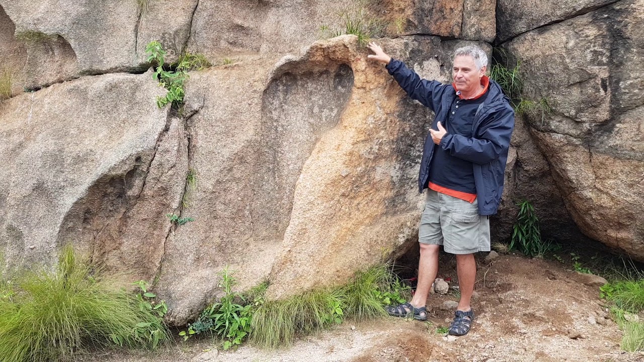 Mpuluzi Batholith: Jejak kaki 'gergasi' berusia 200 juta tahun ditemui di Afrika Selatan 1