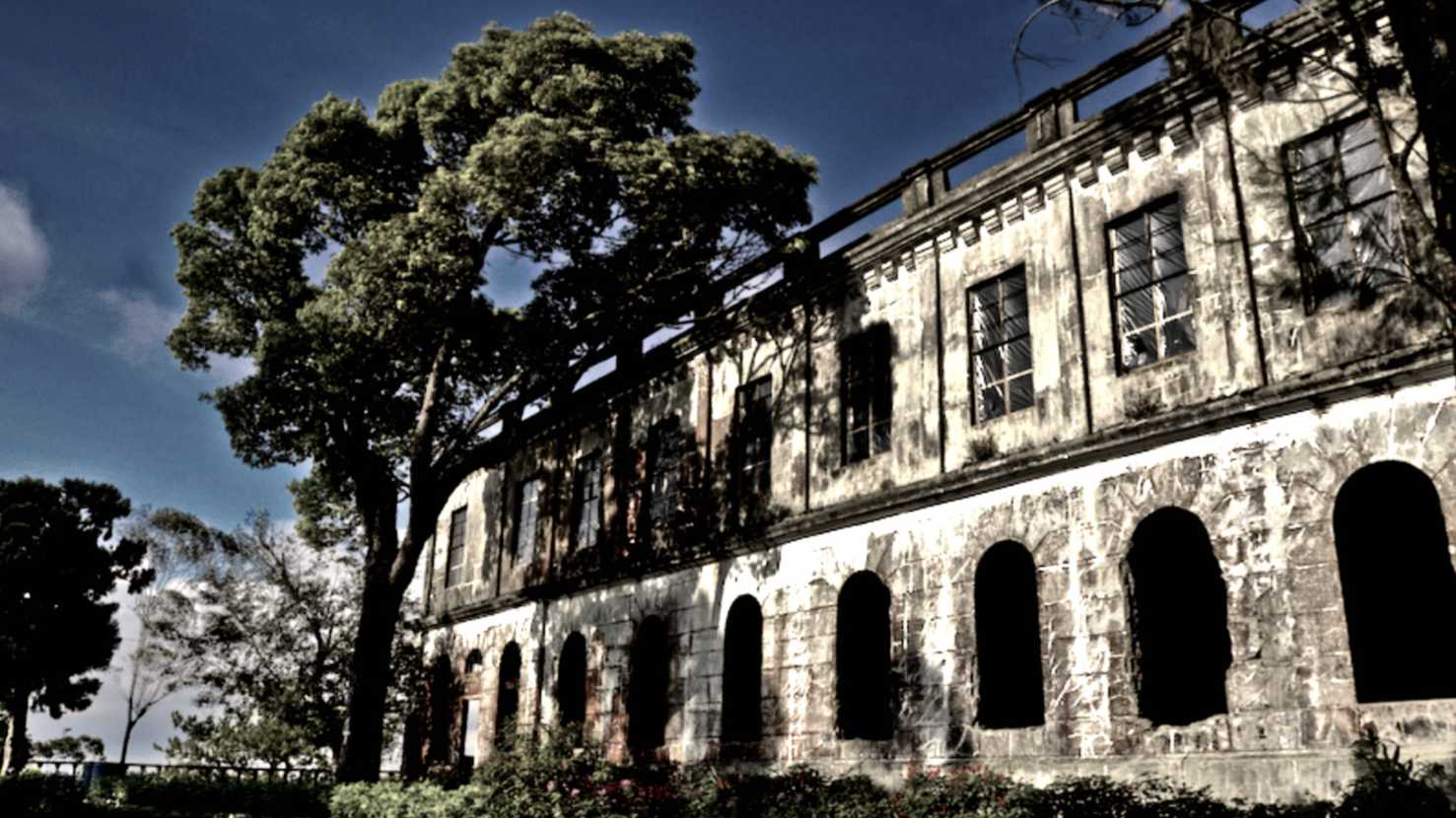 Carita ngageter tulang tukangeun Hotel Diplomat Kota Baguio, Pilipina 1