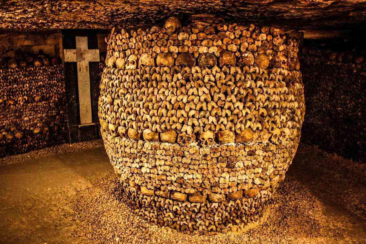 Catacombs: ny fanjakan'ny maty ambanin'ny araben'i Paris 4