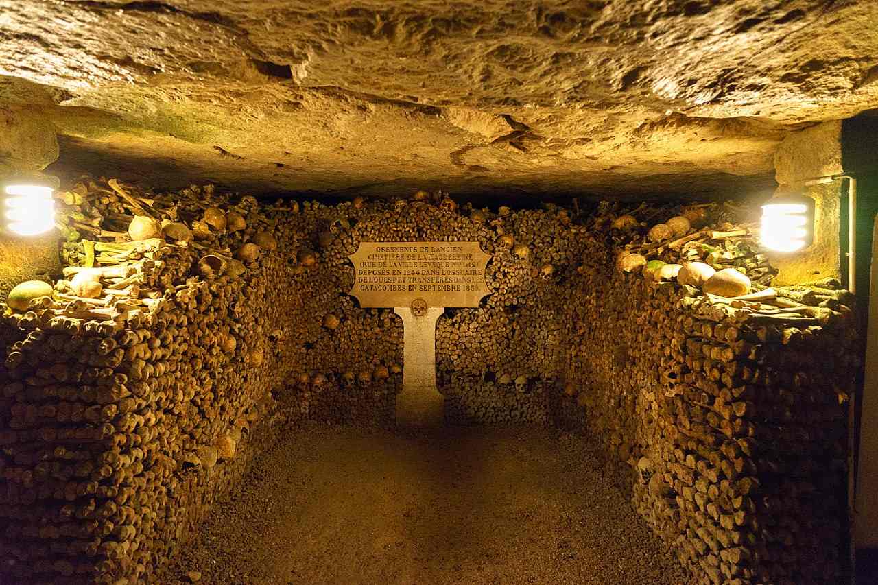 Catacombs: पेरिस 2 को सडकहरु मुनि मृतहरुको साम्राज्य