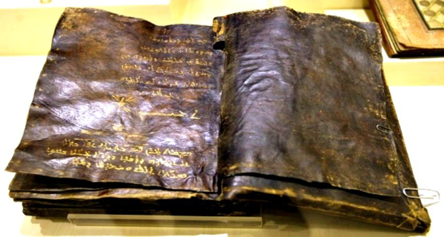 Những sự thật đằng sau Kinh thánh của quỷ, cuốn sách Harvard in trên da người & Kinh thánh đen 4