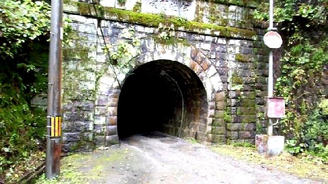 21 най-страшни тунела в света 11