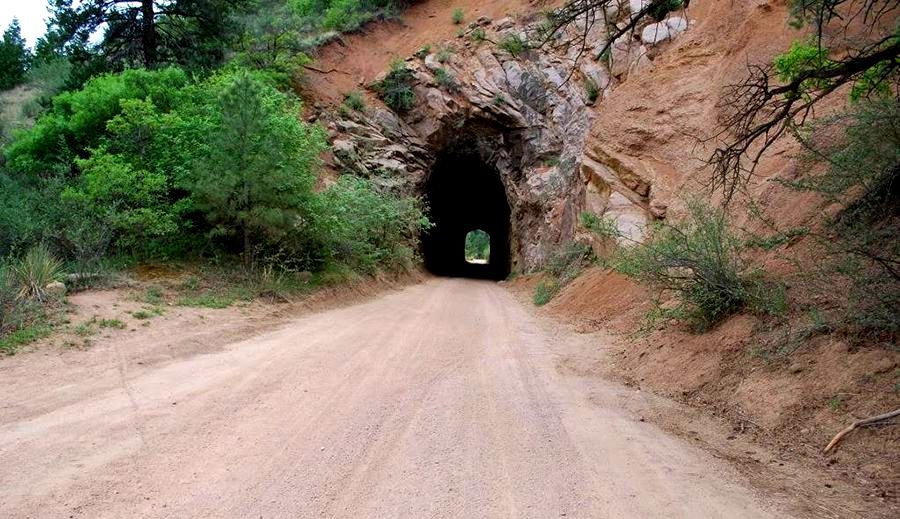 21 най-страшни тунела в света 10