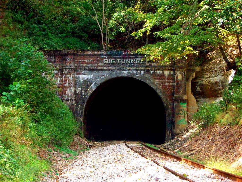 21 най-страшни тунела в света 21