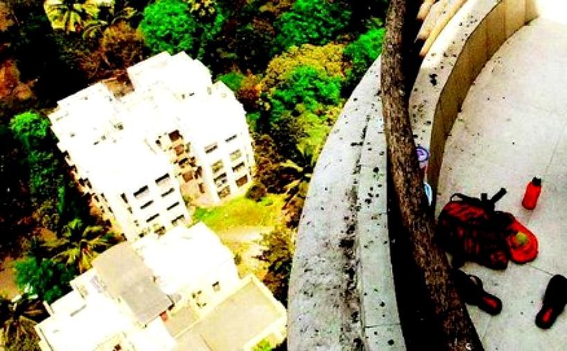 De verwoeste Grand Paradi-torens: een reeks bizarre zelfmoorden! 4