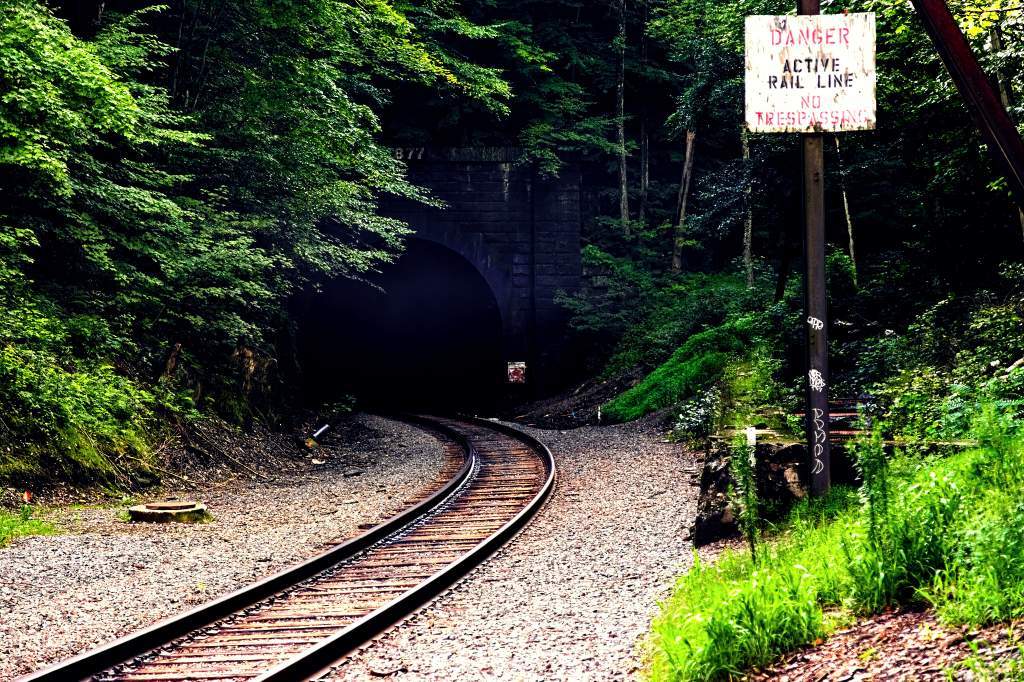 21 най-страшни тунела в света 12