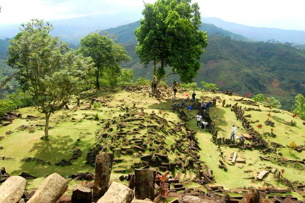 The world's oldest pyramid is hidden in Mount Padang, scientists claim 2