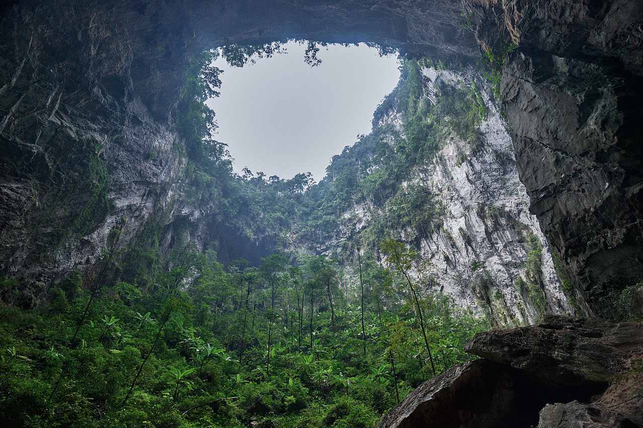 A maior caverna do mundo, Son Doong, na Malásia