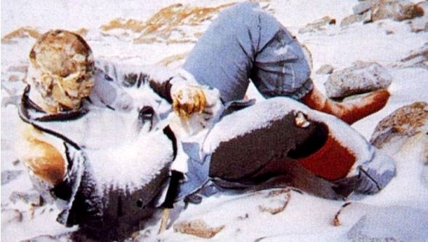 エベレストで死んだ最初の女性、エベレスト2で死体となったハンネローレシュマッツ