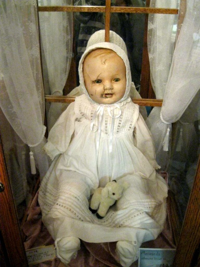 Кукла Мэнди, Англия