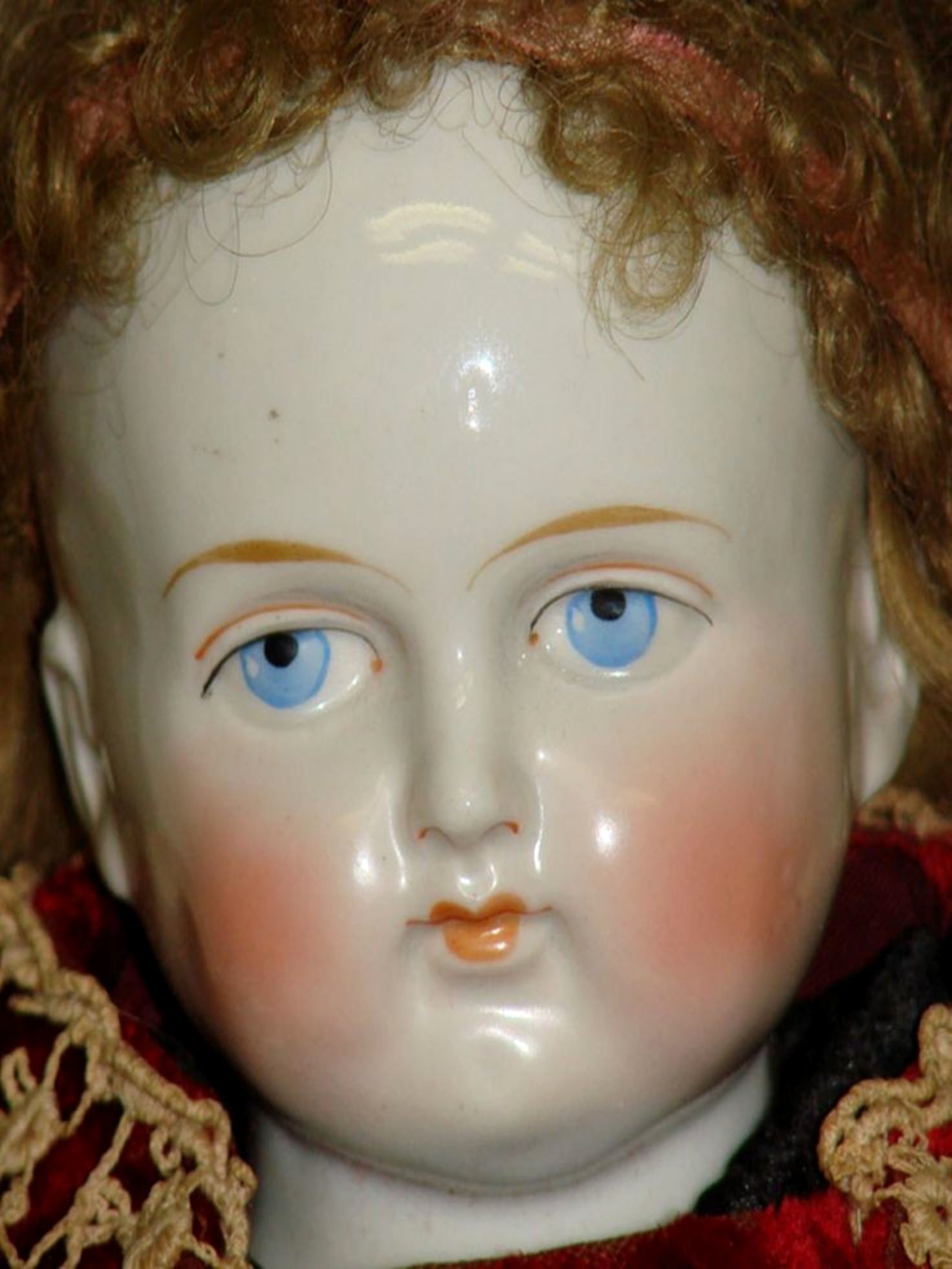 Caroline la muñeca de porcelana encantada