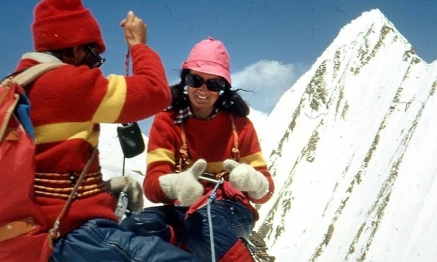 Hannelore Schmatz, ilay vehivavy voalohany maty tany Everest sy ny faty tao amin'ny Tendrombohitra Everest 1