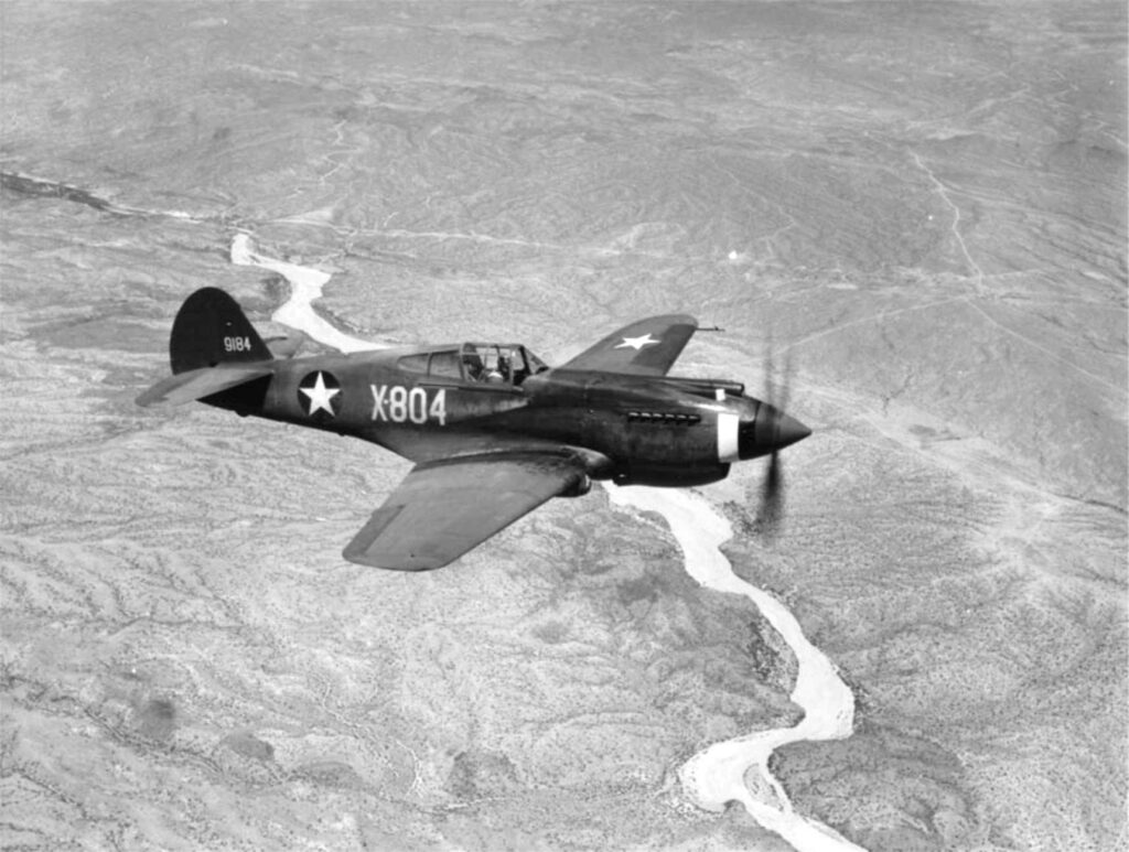Αεροσκάφος Curtiss P-40 Warhawk σε πτήση