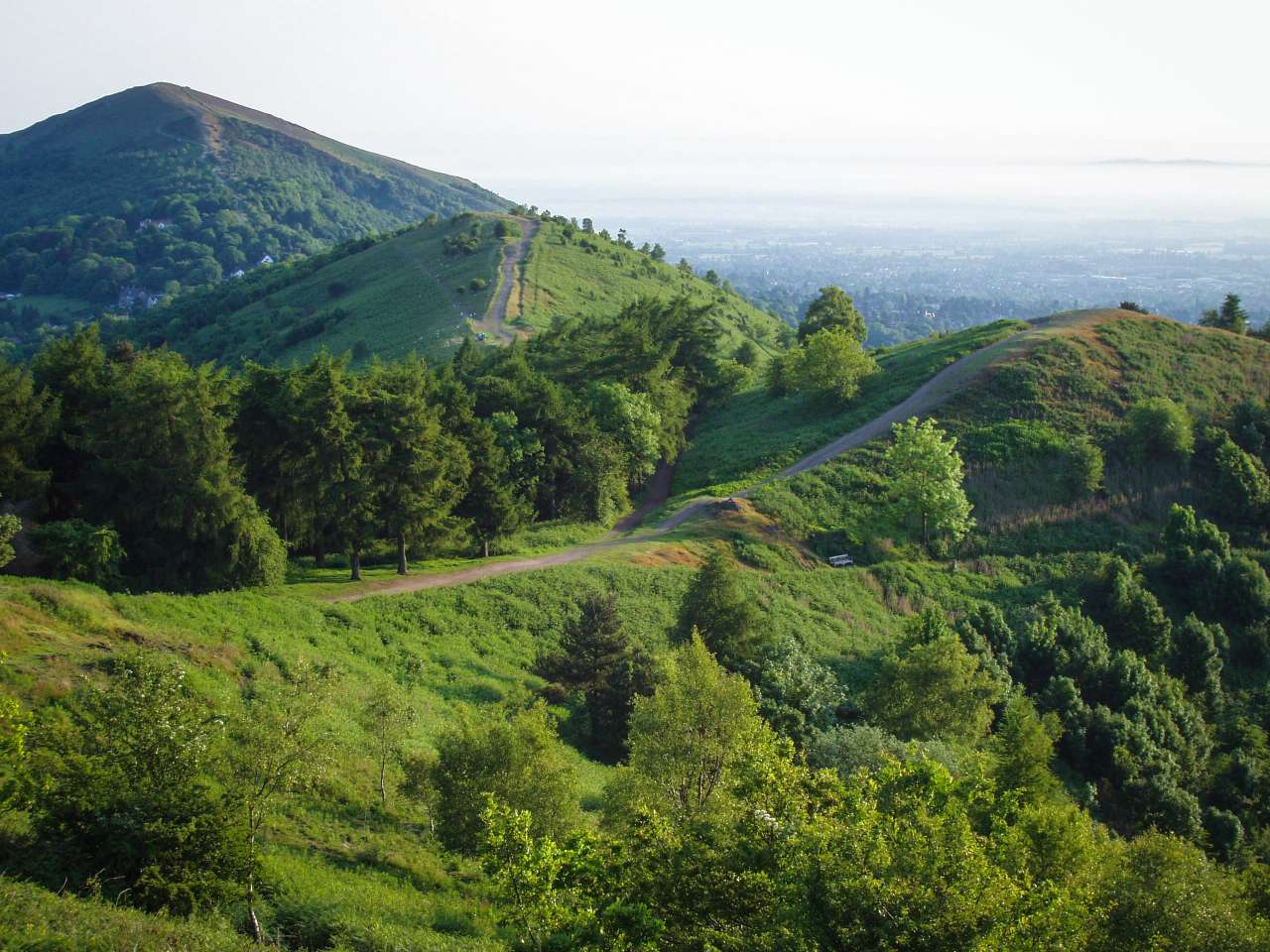 Malvern Hills Jungtinėje Karalystėje, Alfredo Watkinso teigimu, išilgai jų kalnagūbrio eina ley linija. © Vaizdo kreditas: Wikimedia Commons
