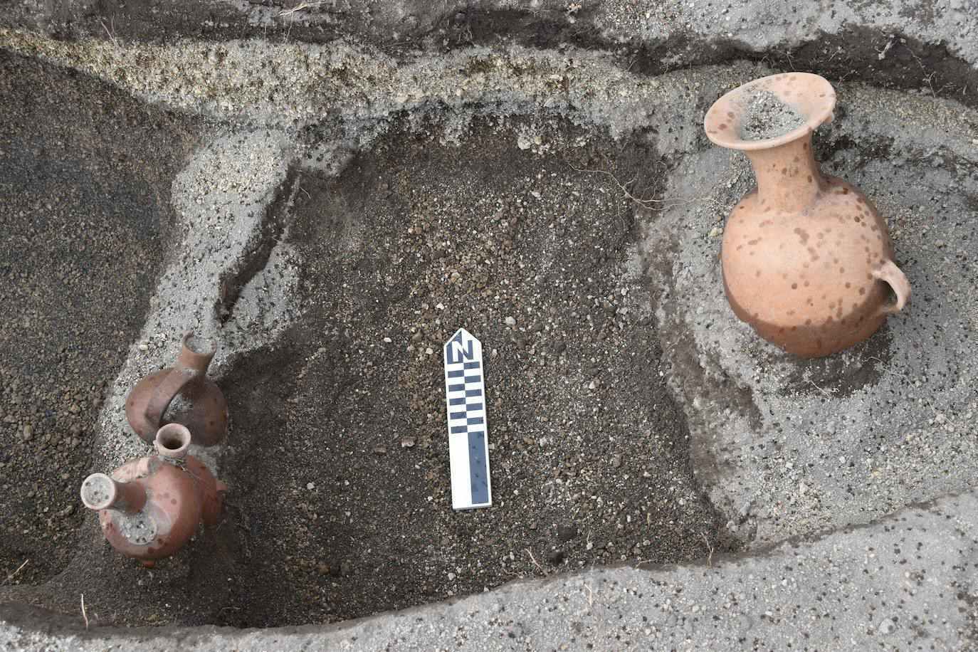 آنها همچنین aríbalos را پیدا کردند ، که قبلا به عنوان "ماکا" یا "puyñun" شناخته می شد و قبلا برای سرو چیچا ، یک نوشیدنی سنتی استفاده می شد (EFE / Byron Ortiz / Malaló Project Archaeological - Salatilín).