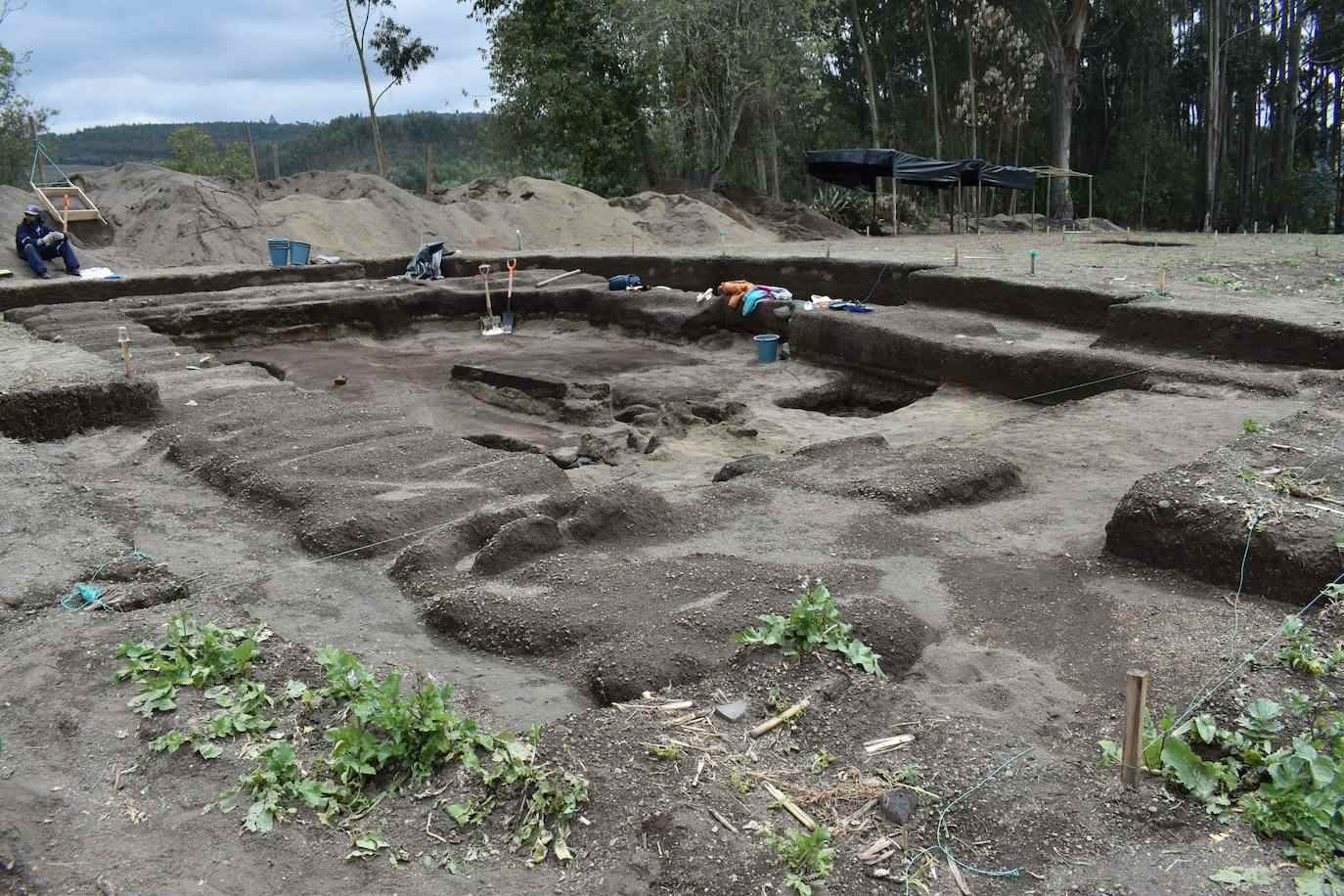 Op 3,000 meter hoogte zijn mysterieuze artefacten gevonden op de oude Inca-begraafplaats in Ecuador 2