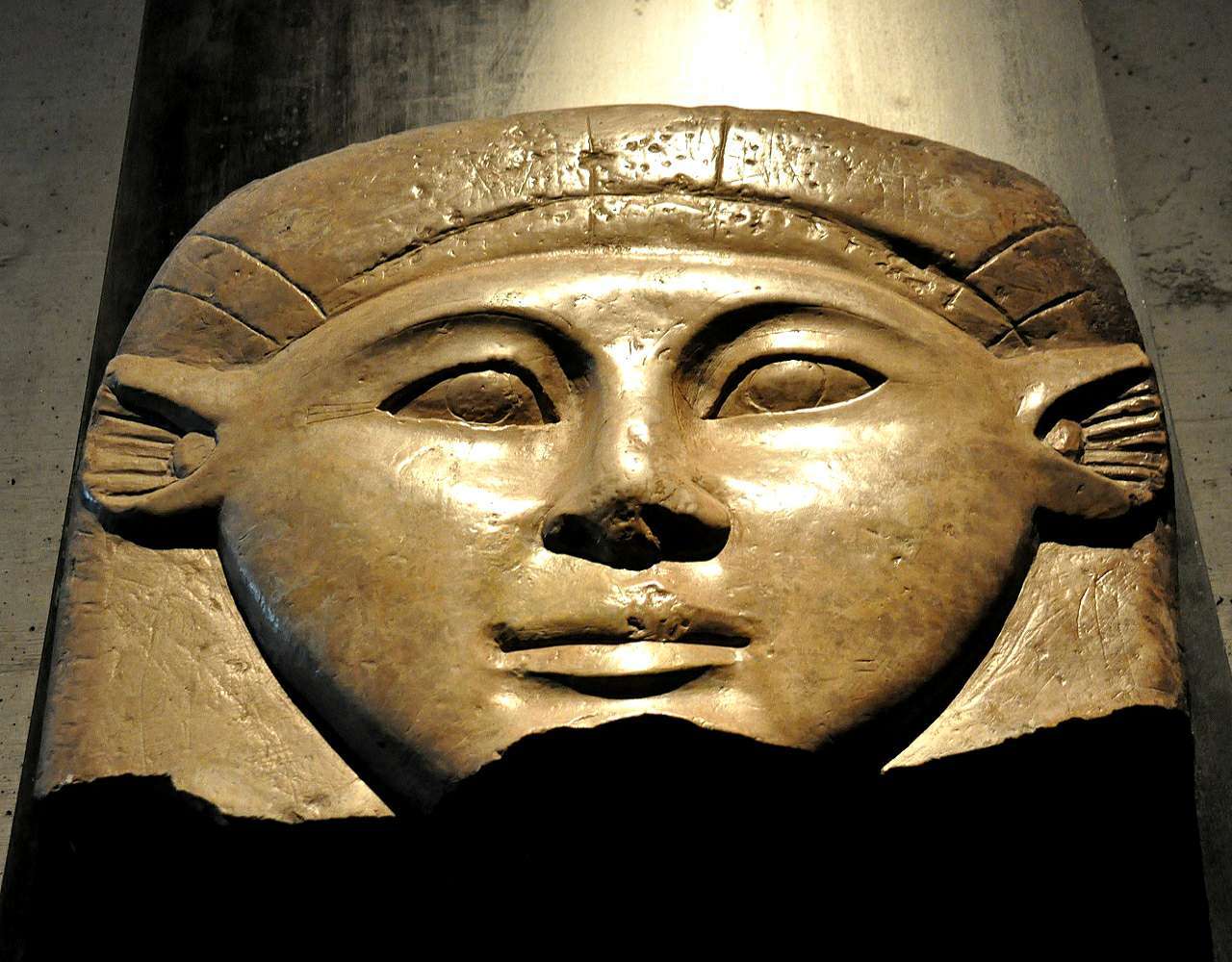 hlava bohyne Hathor, z Egypta
