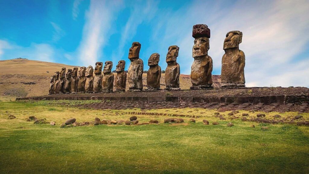 Rapanui Society continued after the deforestation of Easter Island 1