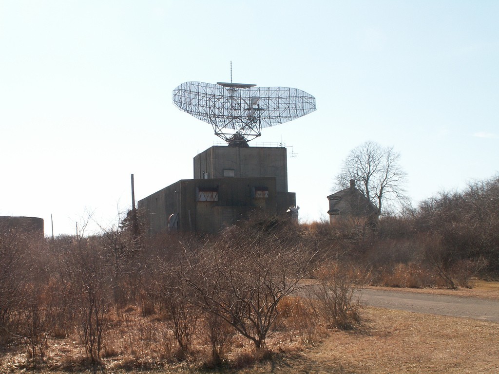 AN-FPS-35 რადარი Camp Hero State Park- ში, მონტაუკში, ნიუ იორკი.