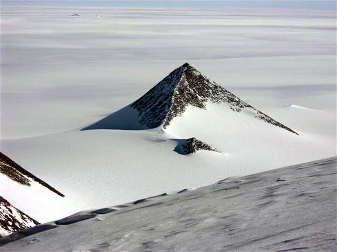 Antarktīdas jūras dibenā atrasta sena antena: Eltanina antena 2