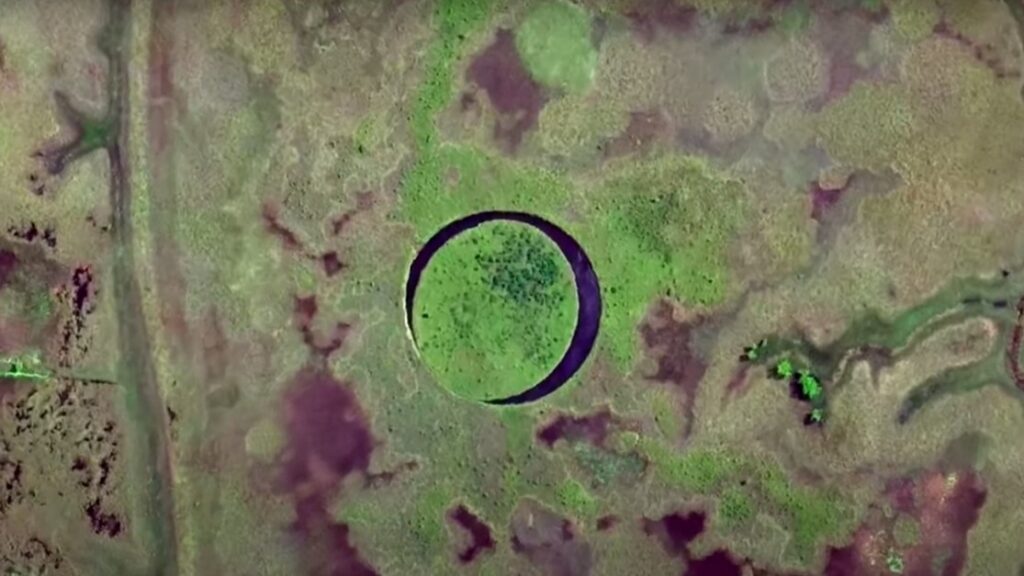 The Eye: A strange and unnaturally round island that moves 7