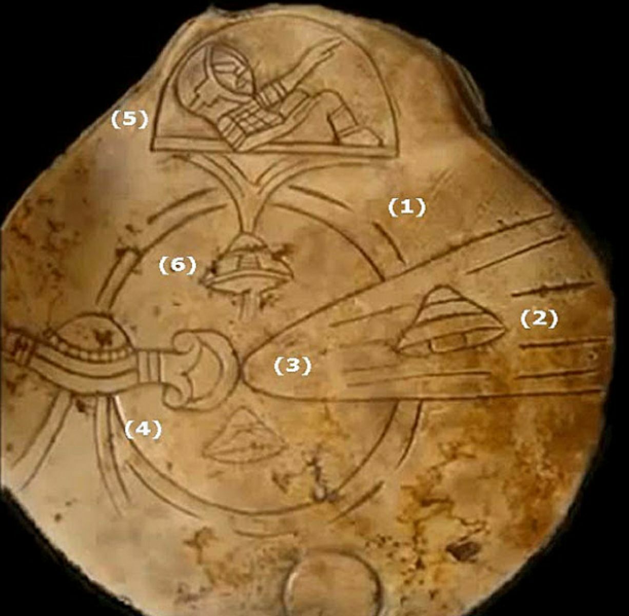 Een steen heeft een tekening die lijkt op ruimtevaartuigen