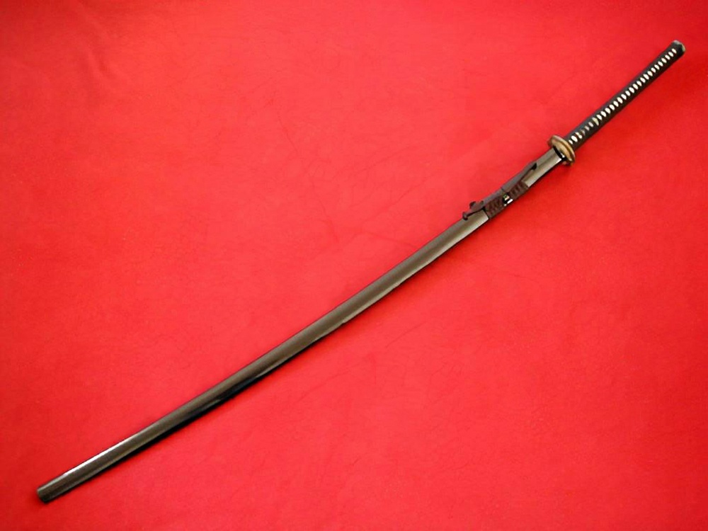 Kılıflı bir Nodachi (aka Odachi). Geleneksel olarak yapılmış iki elle kullanılan büyük bir Japon kılıcıdır (nihonto).