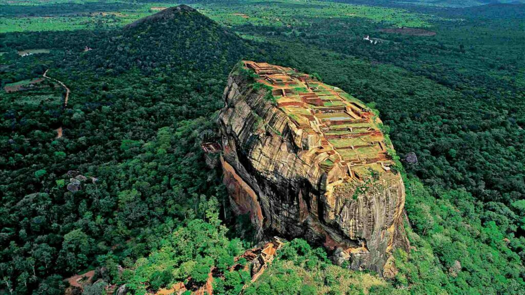 Sigiriya, Lõvikivi: Legendi järgi ehitasid koha jumalad 4