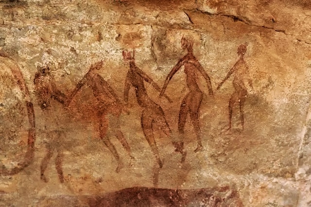 अज्ञात मूल के दिग्गजों और प्राणियों को पूर्वजों द्वारा दर्ज किया गया था