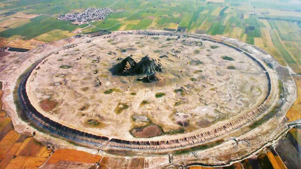 The ancient round city of Darabgard 2