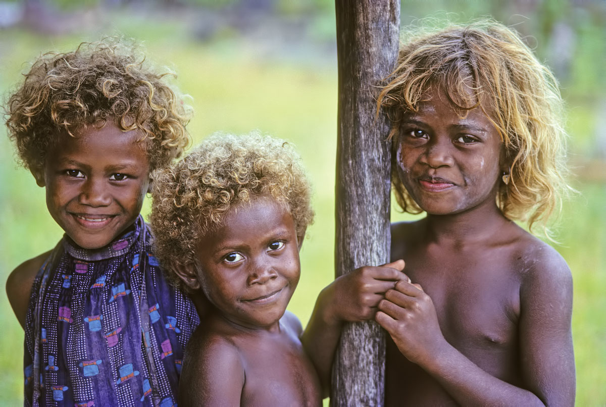 Dark-skinned melanesian tribe with natural blond hair. For a long time, it was believed that only the Caucasians had blond hair. It was not until 1756 that Charles de Brosses wrote about an ‘old black race’ in the Pacific defeated by a people called Polynesia and in 1832 when Jules Dumont d’Urville wrote about the same race and their unique hair colour that the world became aware of the people called Melanesians in the Melanesia Islands.
