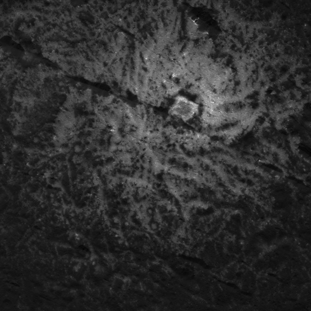 ¿Triángulo o cuadrado, o ambos? Imagen de la región de Vinalia Faculae de Ceres obtenida por la nave espacial Dawn de la NASA el 6 de julio de 2018 a una altitud de aproximadamente 36 millas