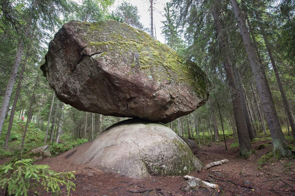 Kummakivi Balancing Rock และคำอธิบายที่ไม่น่าจะเป็นไปได้ในนิทานพื้นบ้านฟินแลนด์1