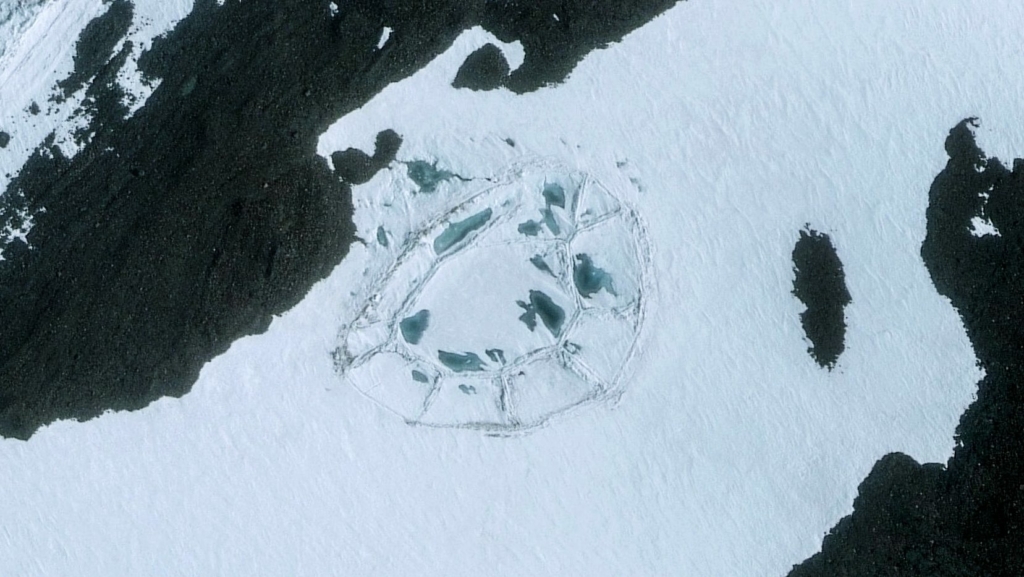 A huge oval structure found in Antarctica: History must be rewritten! 9