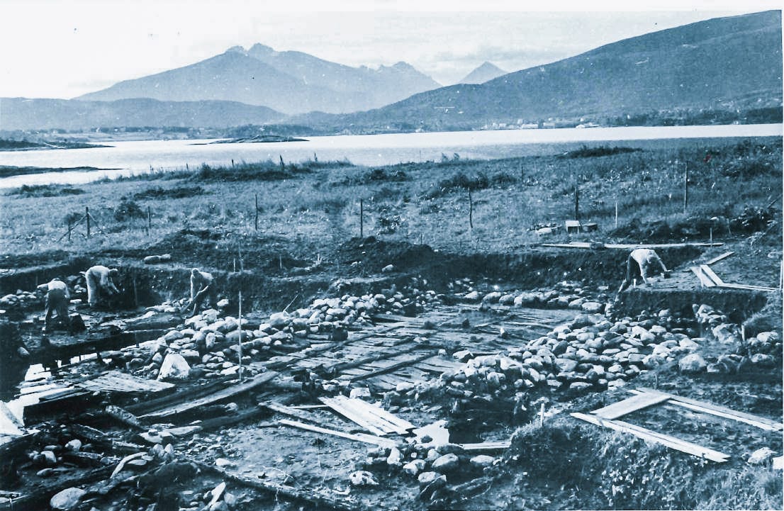 O sítio arqueológico em Borgund após a chegada de Herteig, 1954