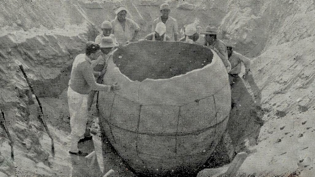 Вы, вероятно, никогда не слышали о гигантской глиняной вазе возрастом 2,400 лет, обнаруженной в Перу.