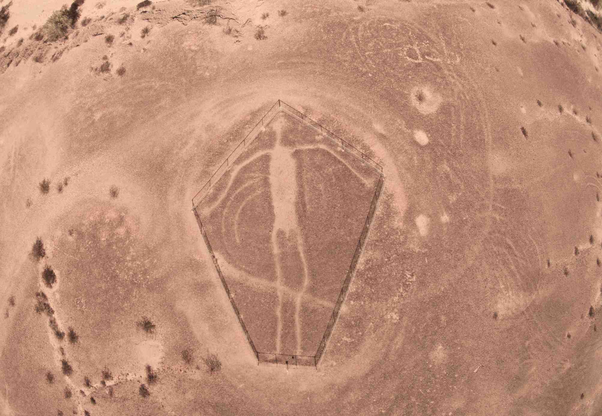 Blythe Intaglios: Ang impresibo nga anthropomorphic geoglyphs sa Colorado Desert 1