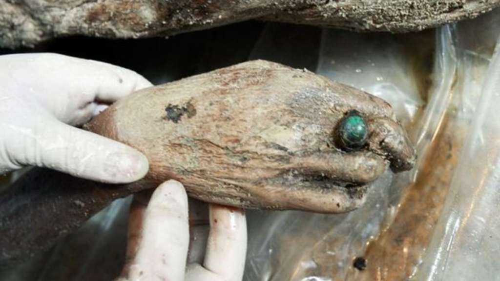 The accidental mummy: The discovery of an impeccably preserved woman from the Ming Dynasty 10