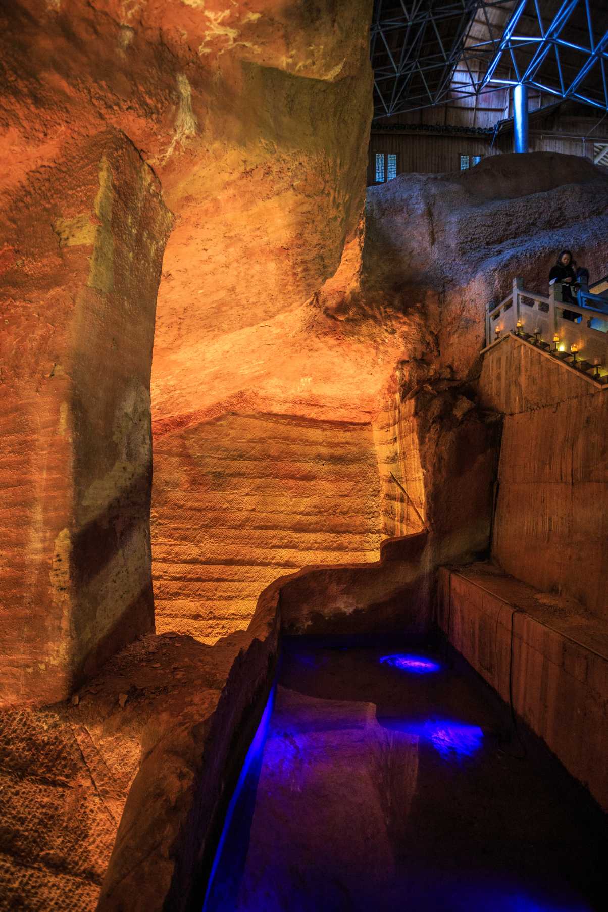 چين جي قديم لونگيو غار 4 ۾ ’هاءِ ٽيڪنيڪل‘ اوزار جا اسرار نشان