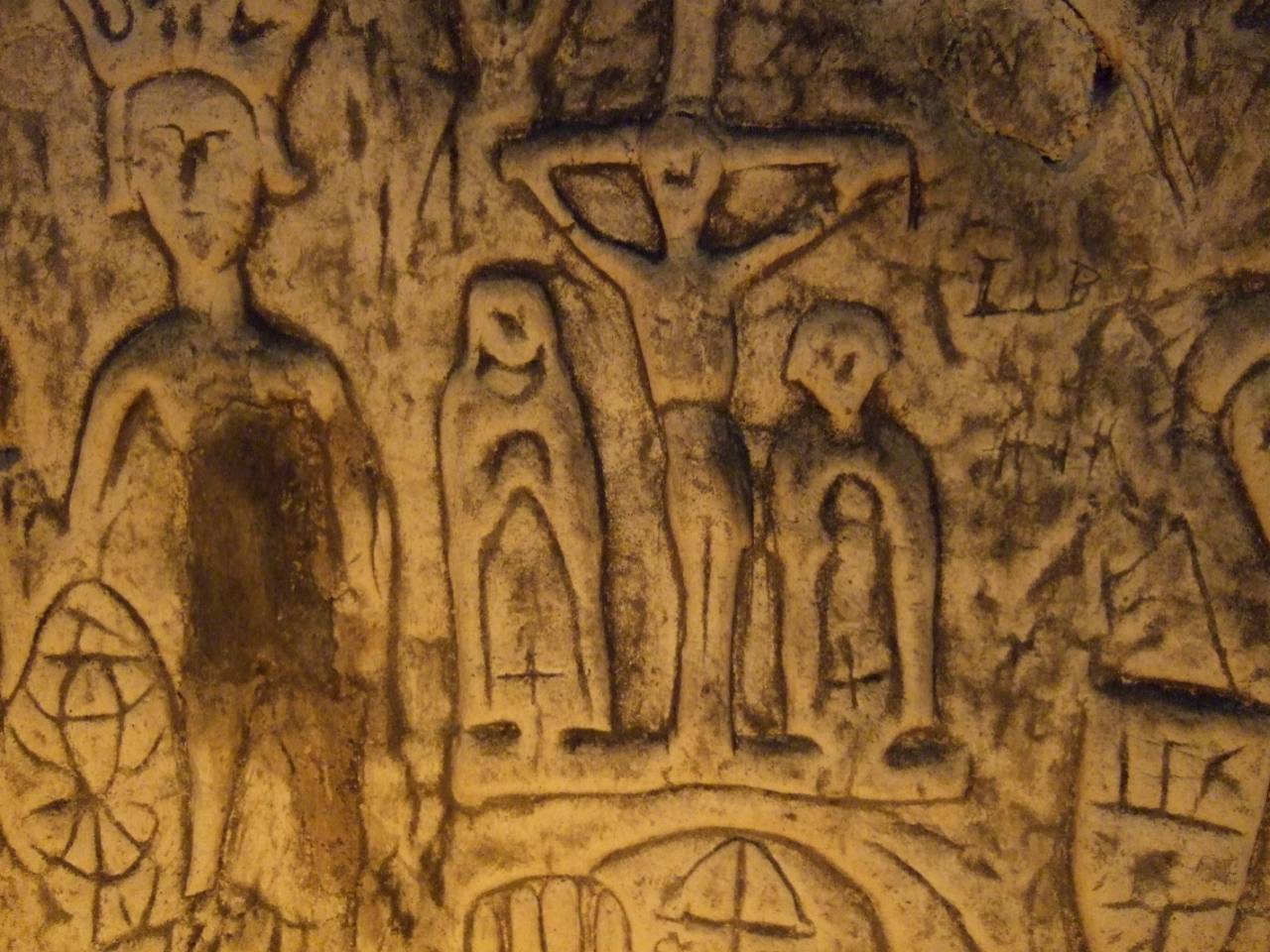 Simboli u tinqix misterjużi f'Royston Cave 4 magħmulin mill-bniedem