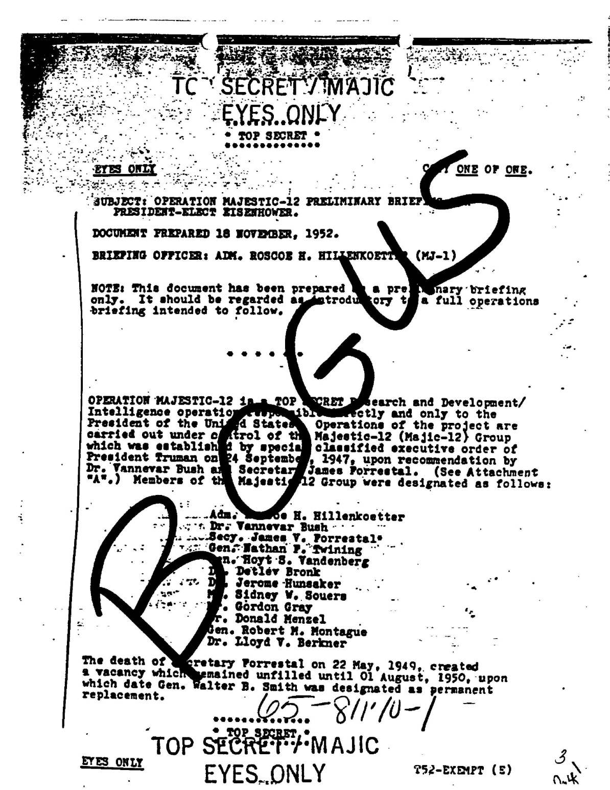Majestic 12 1988년에 두 개의 FBI 사무소는 고도로 기밀로 분류된 정부 문서라고 주장하는 "Operation Majestic-12..."라는 제목의 유사한 버전의 메모를 받았습니다. 이 메모는 외계 항공기의 회수를 이용하고 공개 조사에서 이 작업을 은폐하기 위해 만들어진 비밀 위원회에서 새로 선출된 아이젠하워 대통령을 위한 브리핑으로 보였습니다. 공군 조사 결과 문서가 가짜로 판명됐다.