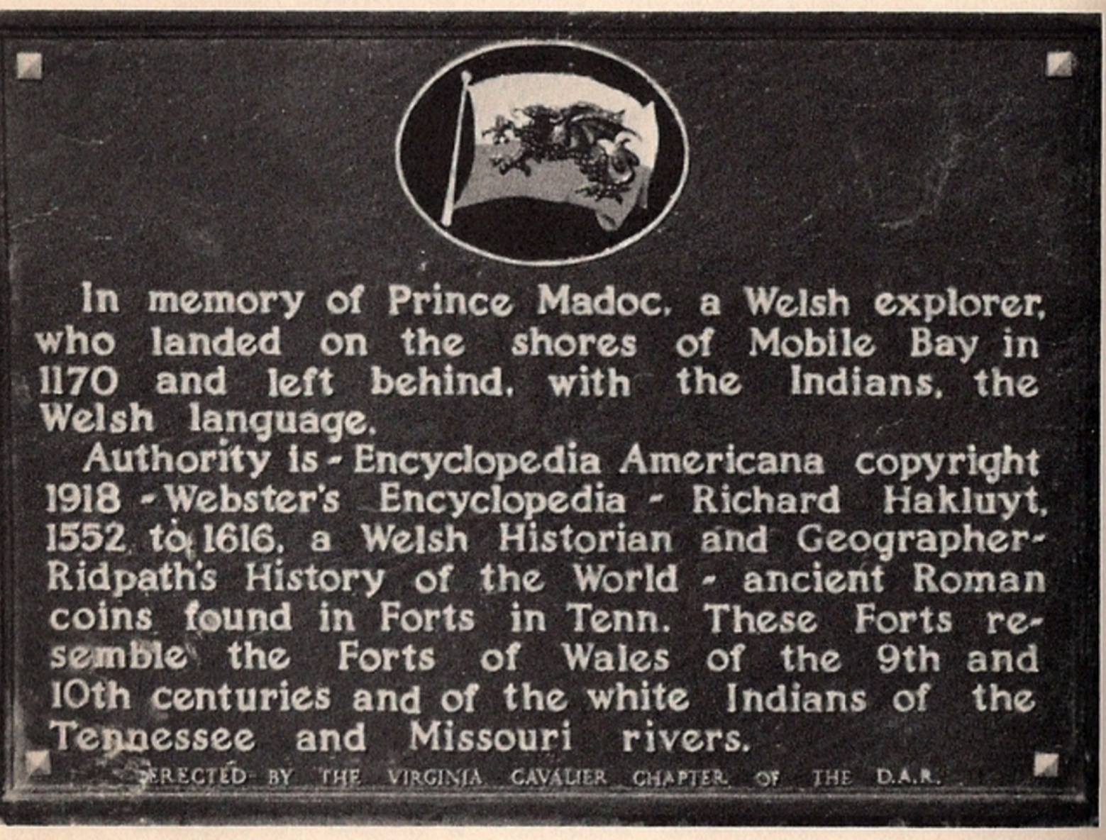 Placa en Fort Morgan que muestra dónde supusieron las Hijas de la Revolución Americana que Madoc había aterrizado en 1170 d. C. © Fuente de la imagen: Wikipedia Commons (Dominio público)