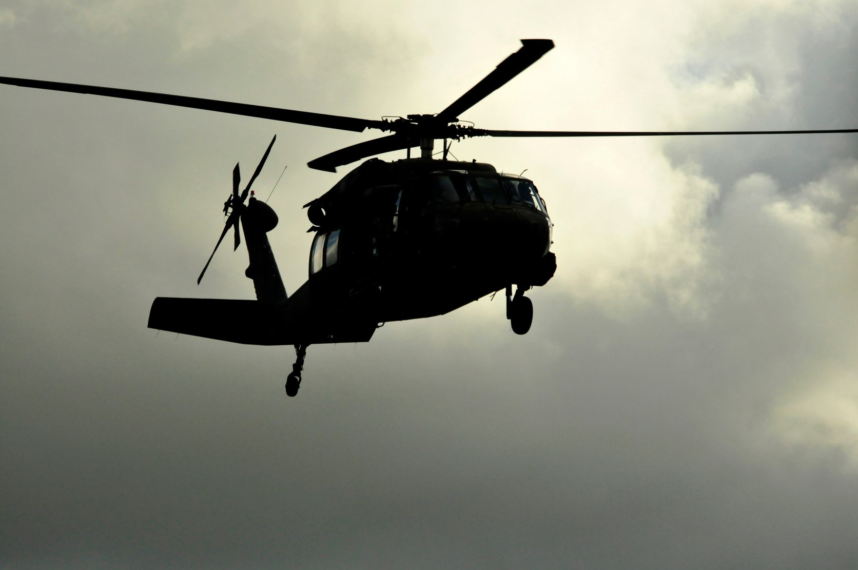自 1970 年代以来，阴谋论中一直在描述未标记的黑色直升机