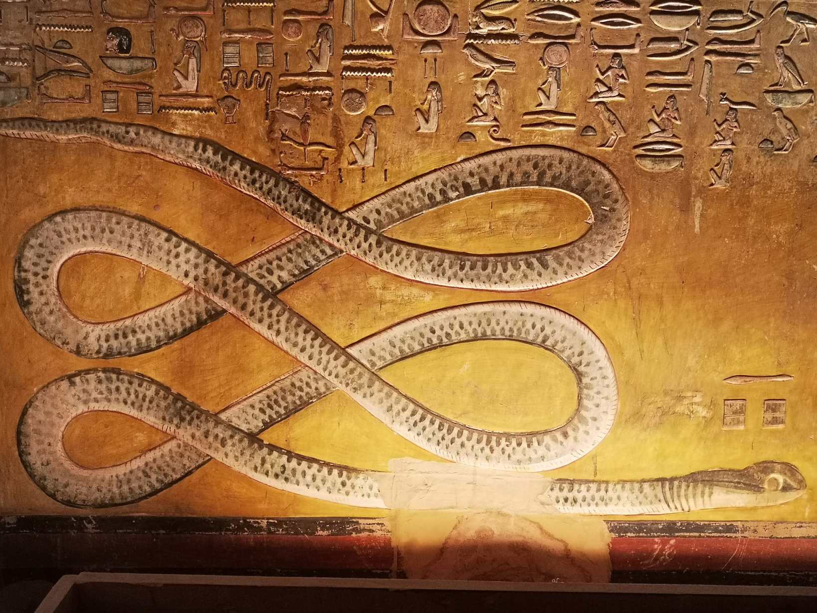 Seni Mesir Kuno yang menggambarkan Apep