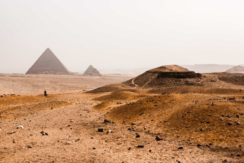 Чувене египатске пирамиде у Гизи. Пејзаж у Египту. Пирамида у пустињи. Африка. Чудо света