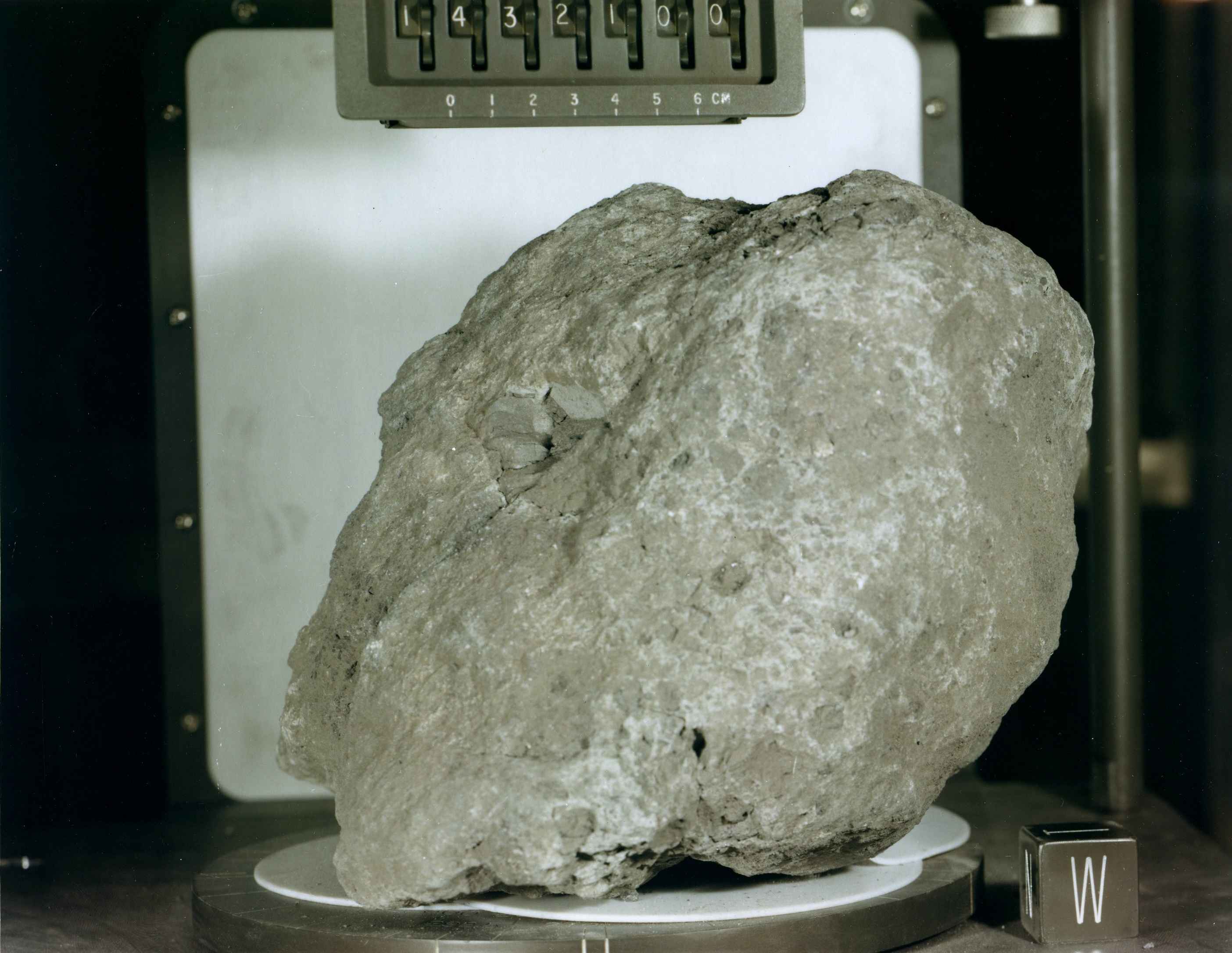 Es va descobrir una roca de la Terra de 4 milions d'anys a la Lluna: què diuen els teòrics? 2