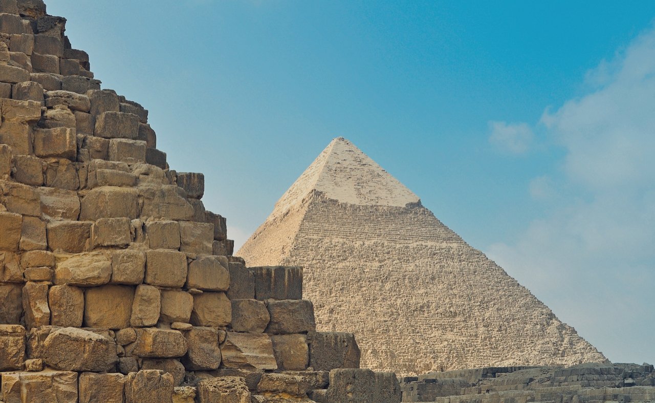 Apakah tulisan di Piramida Besar ini mirip dengan hieroglif aneh UFO Roswell? 1